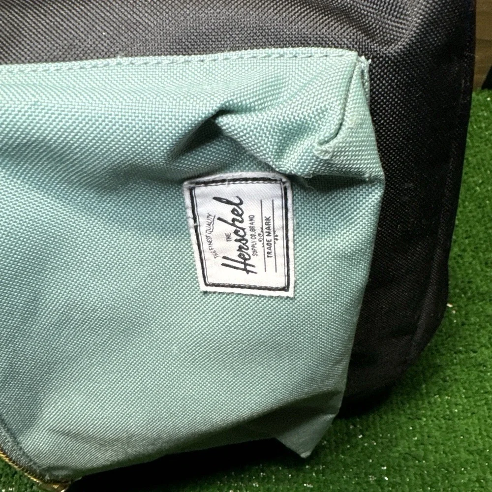 Herschel 2 Strap‎ Backpack Black And Green Candy Cane Inside
